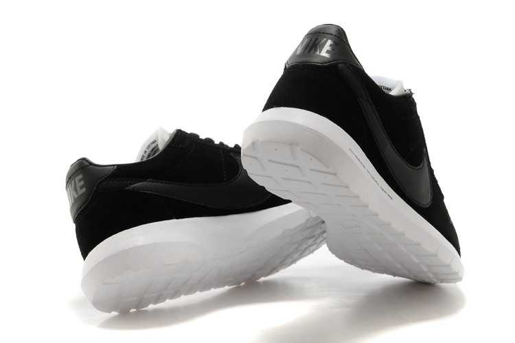 roshe run tout noir